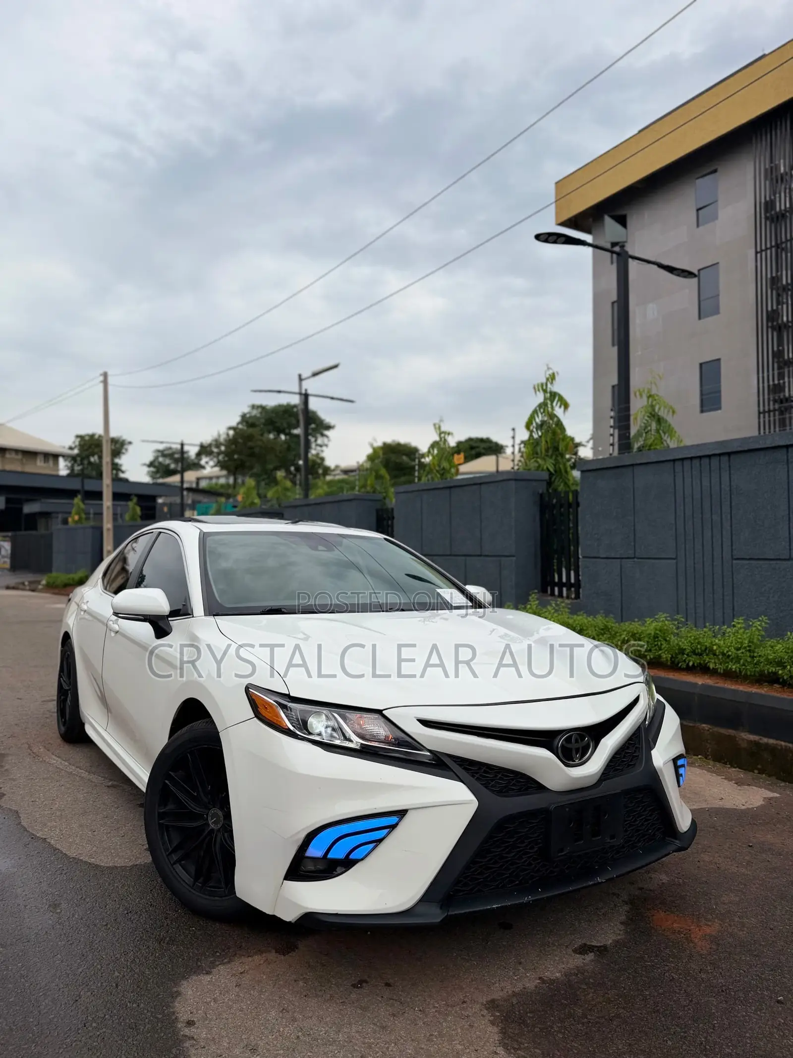 Toyota Camry SE FWD 2020 White