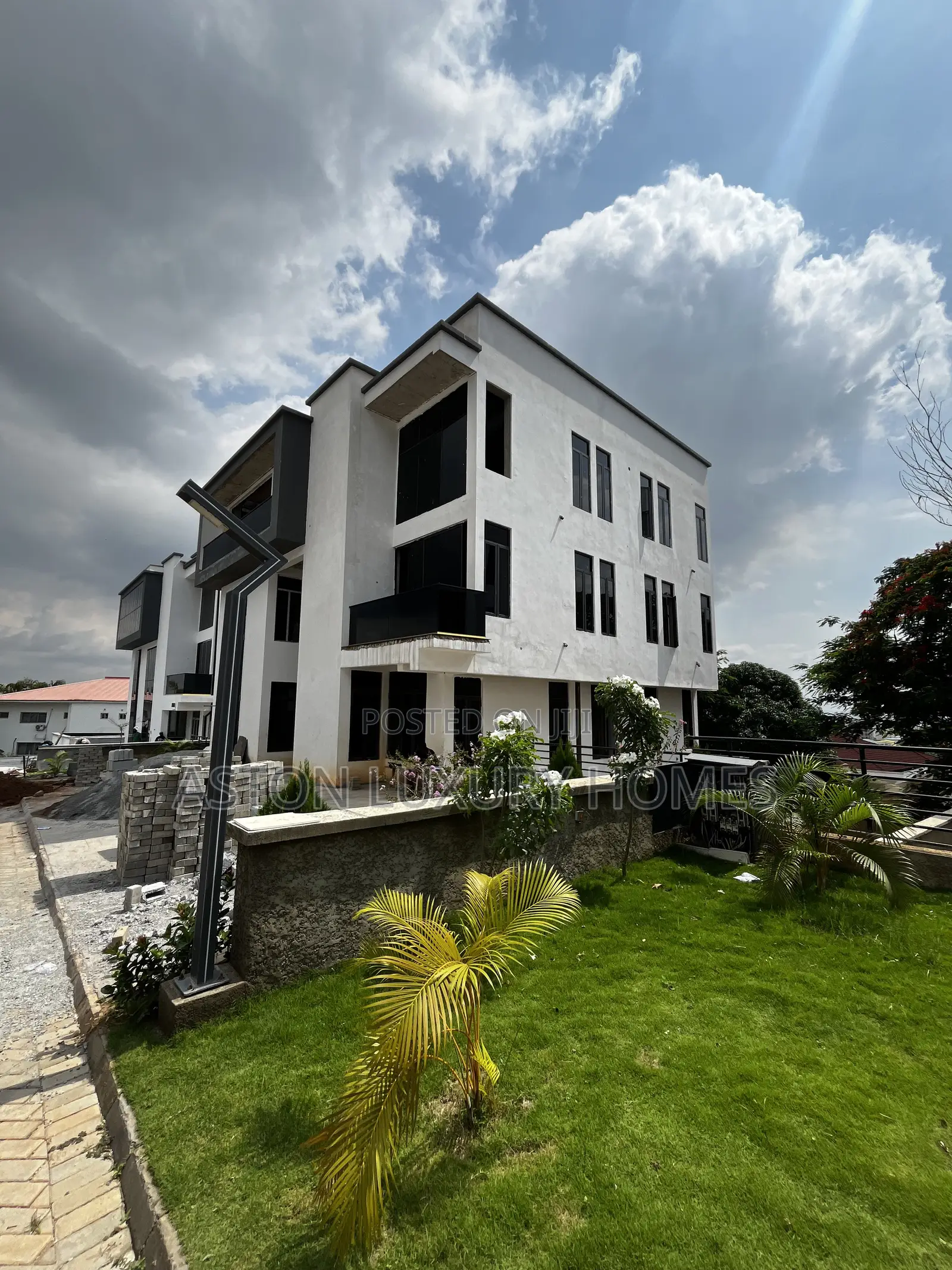 7bdrm Duplex in Maitama for sale