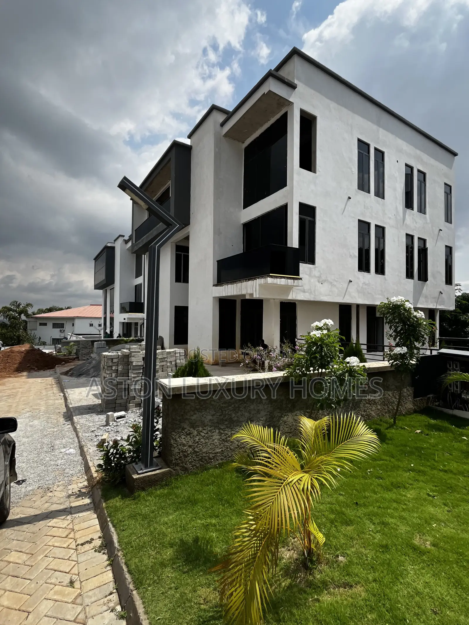 7bdrm Duplex in Maitama for sale