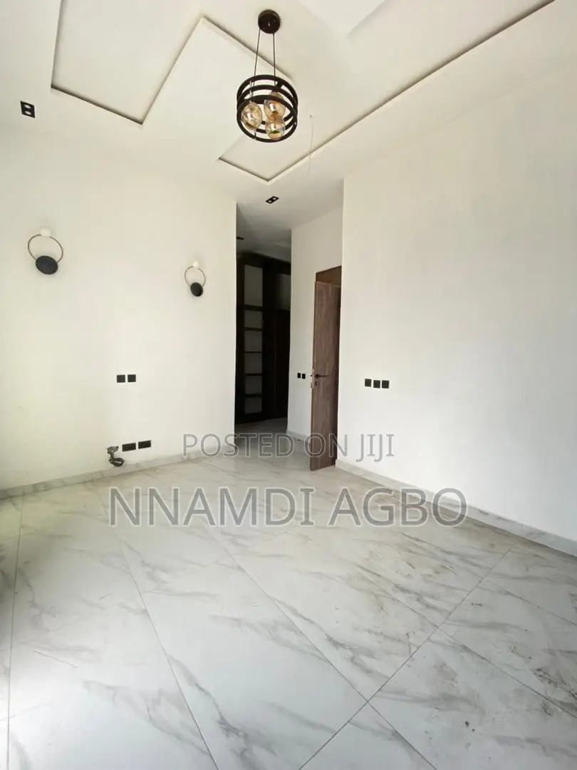 4bdrm Duplex in Ikota for sale