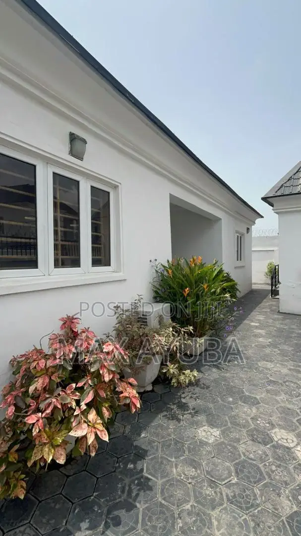 6bdrm Bungalow in Ogudu-Orioke for sale