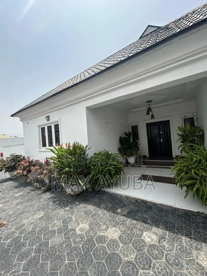 6bdrm Bungalow in Ogudu-Orioke for sale