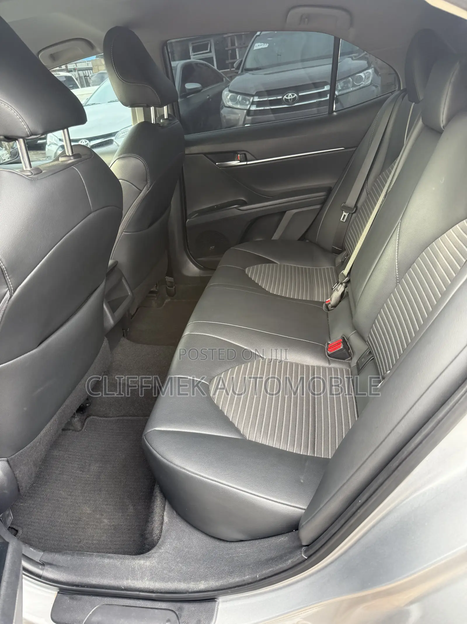 Toyota Camry XLE FWD 2020 Silver