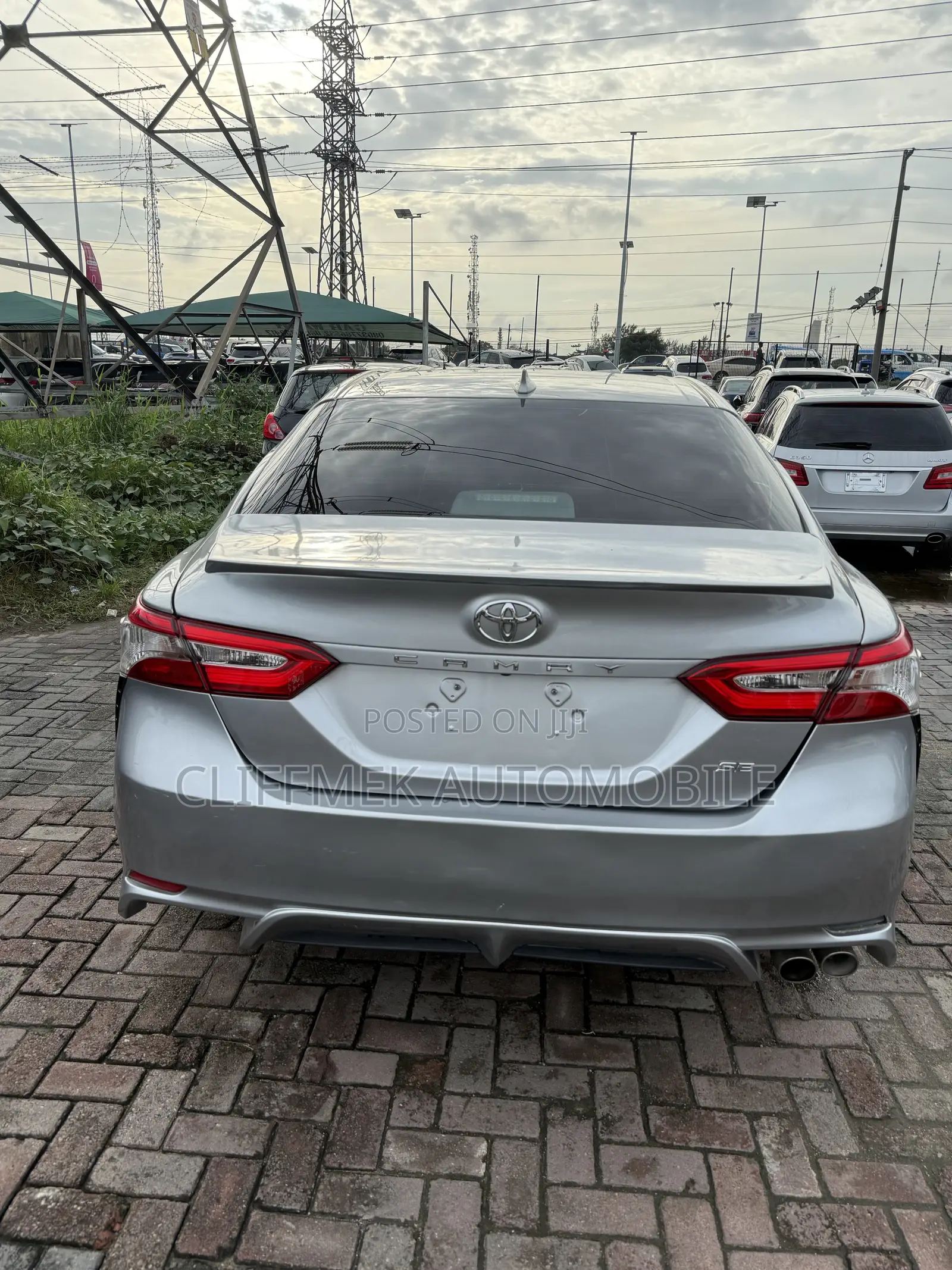 Toyota Camry XLE FWD 2020 Silver