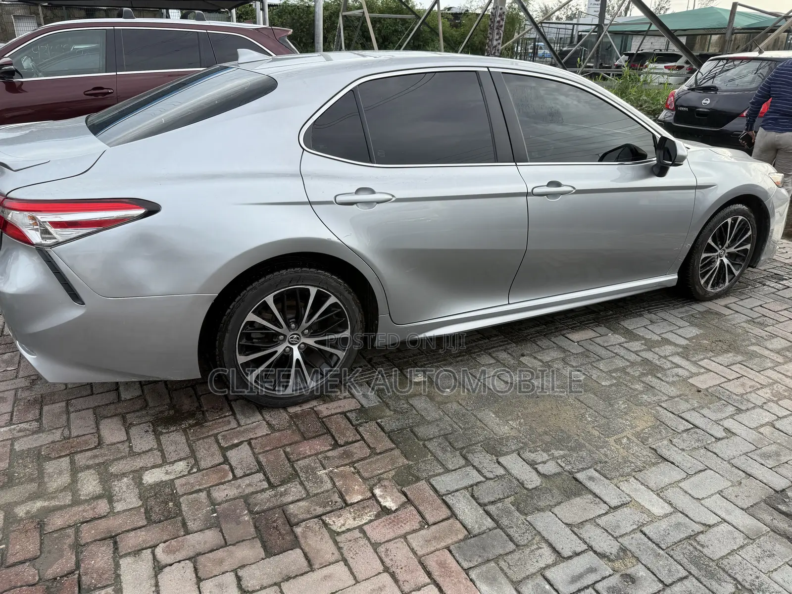 Toyota Camry XLE FWD 2020 Silver