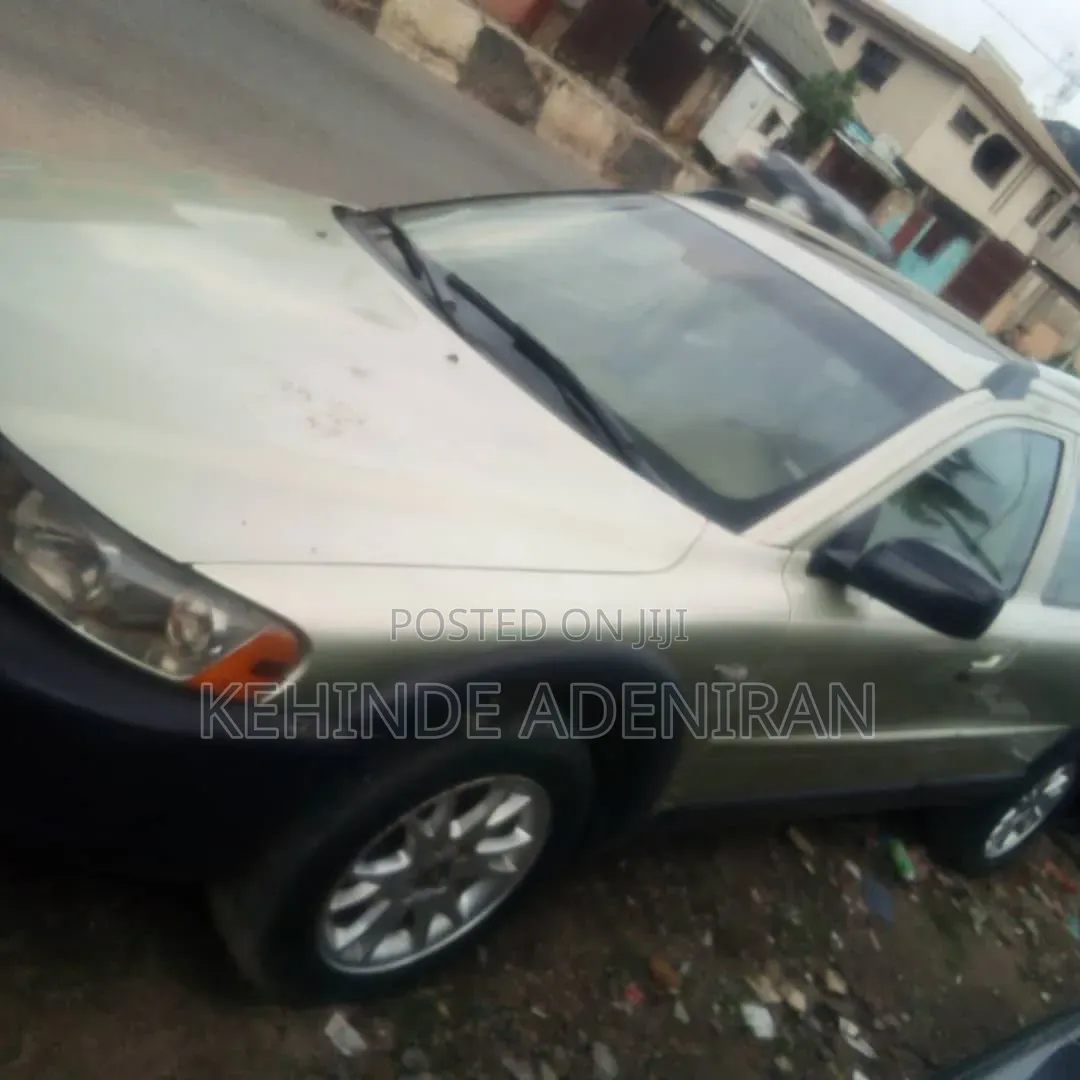 Volvo V70 2006 Gold