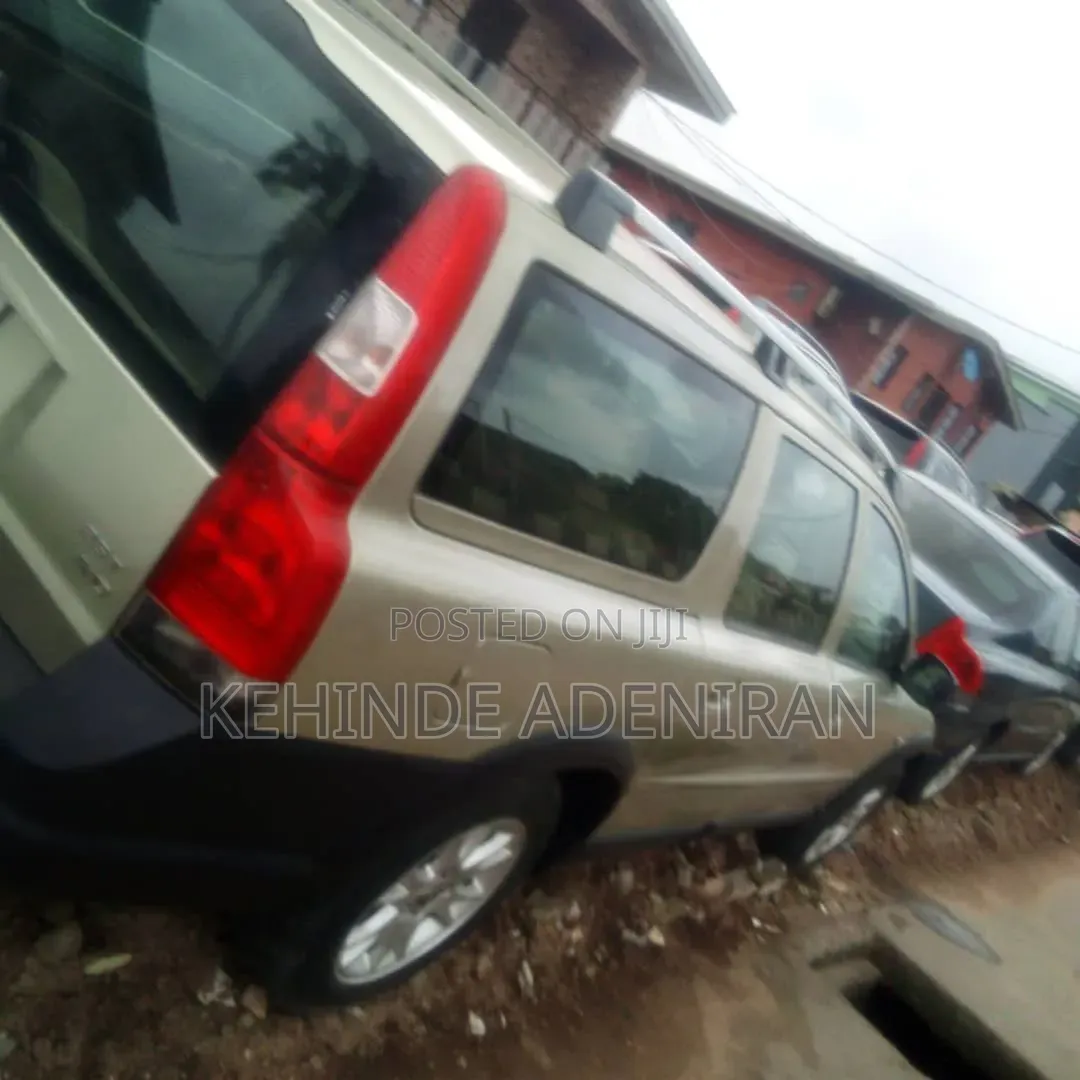 Volvo V70 2006 Gold