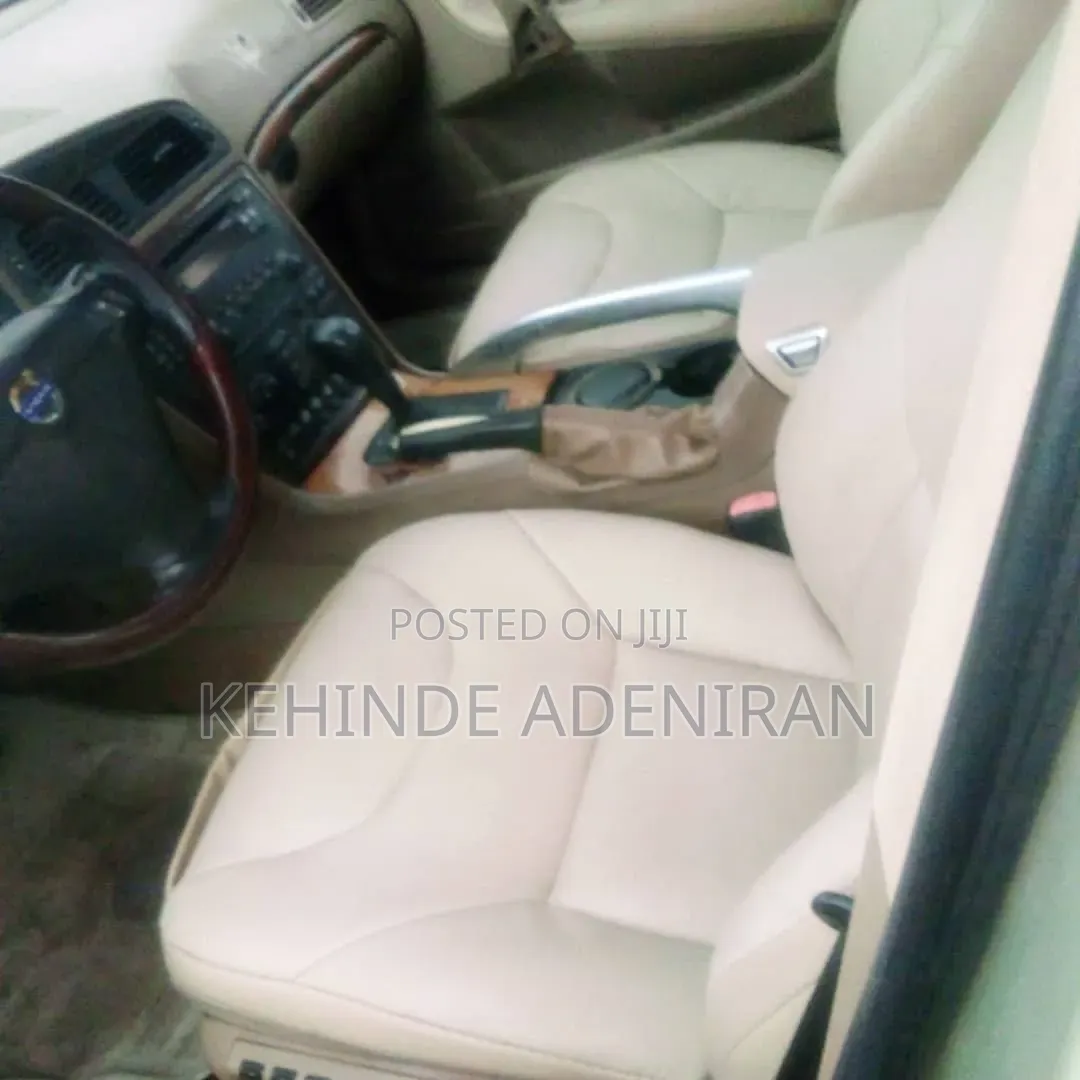 Volvo V70 2006 Gold