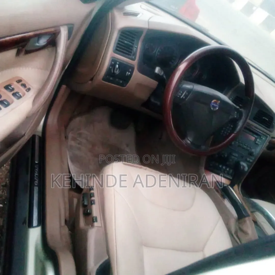 Volvo V70 2006 Gold