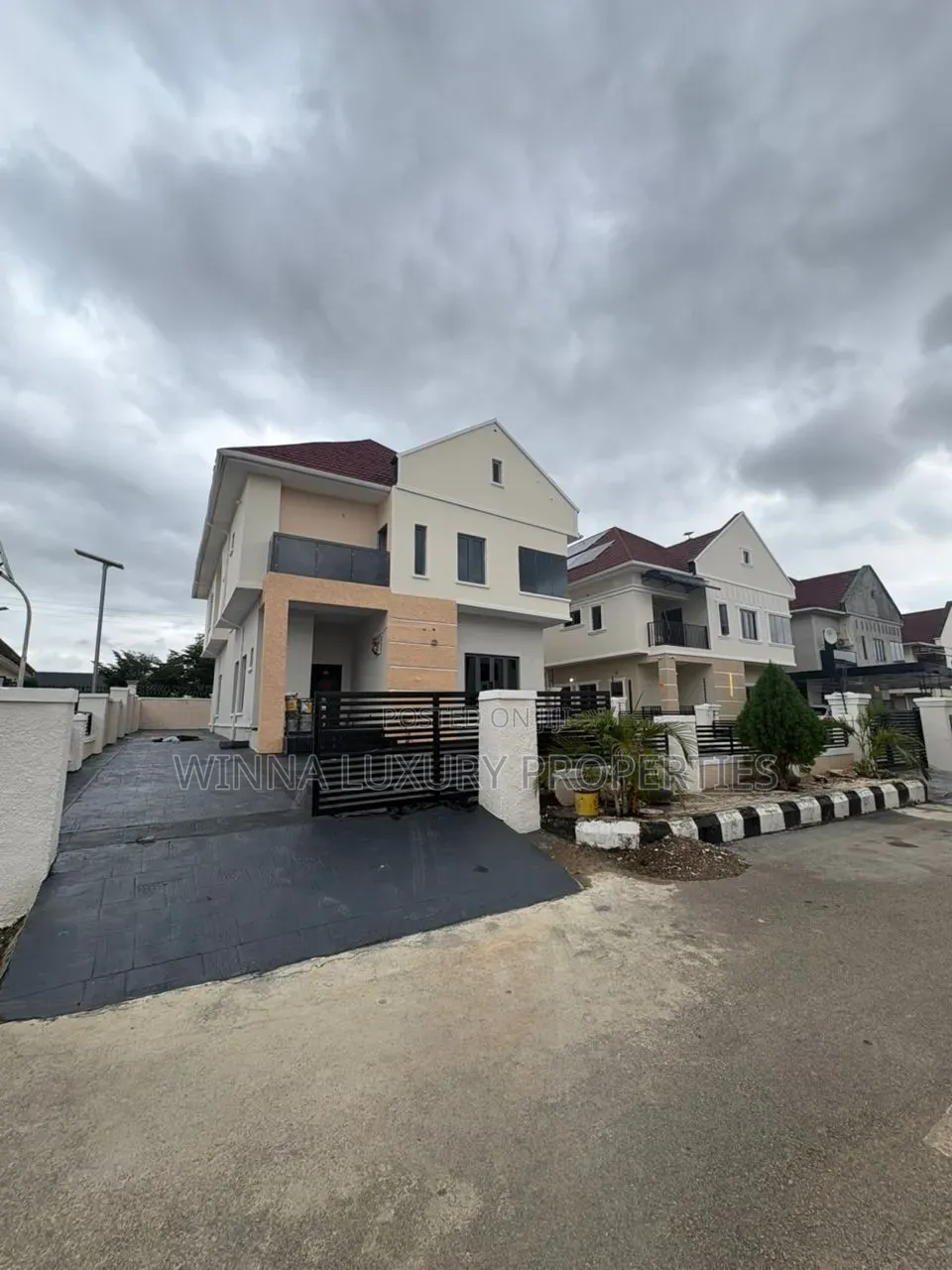 5bdrm Duplex in Trafford Villa, Lugbe District for rent