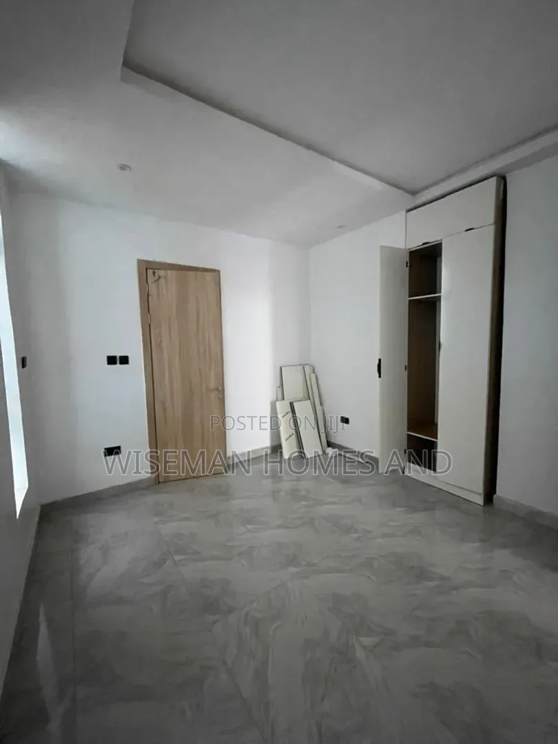 1bdrm Apartment in Ikota Lekki Eti-Osa for sale