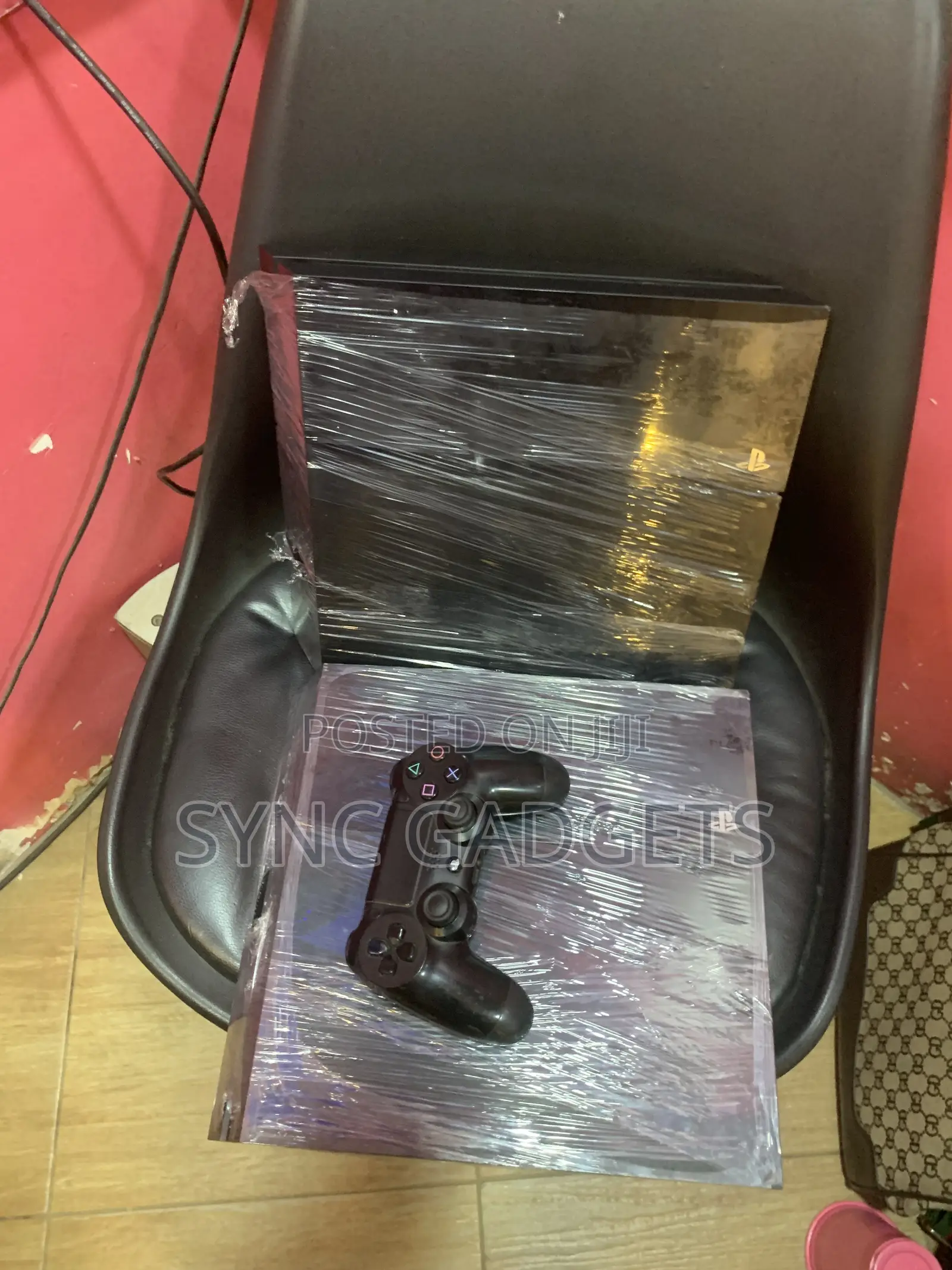 Ps4 Fat 2 Pads and 8 Games
