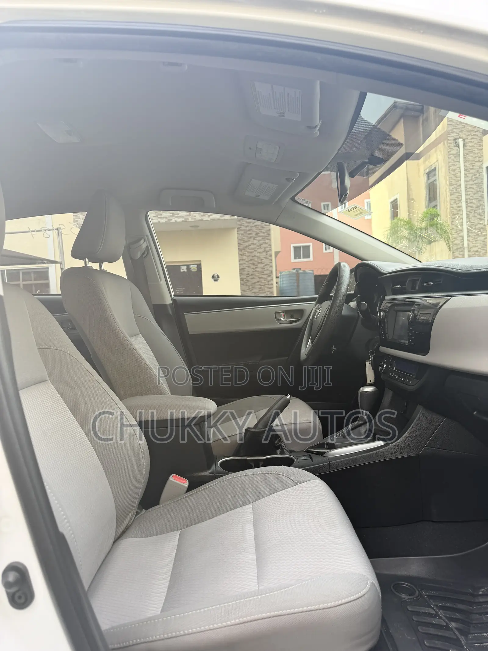 Toyota Corolla LE Premium 4dr Sedan (1.8L 4cyl CVT) 2014 White