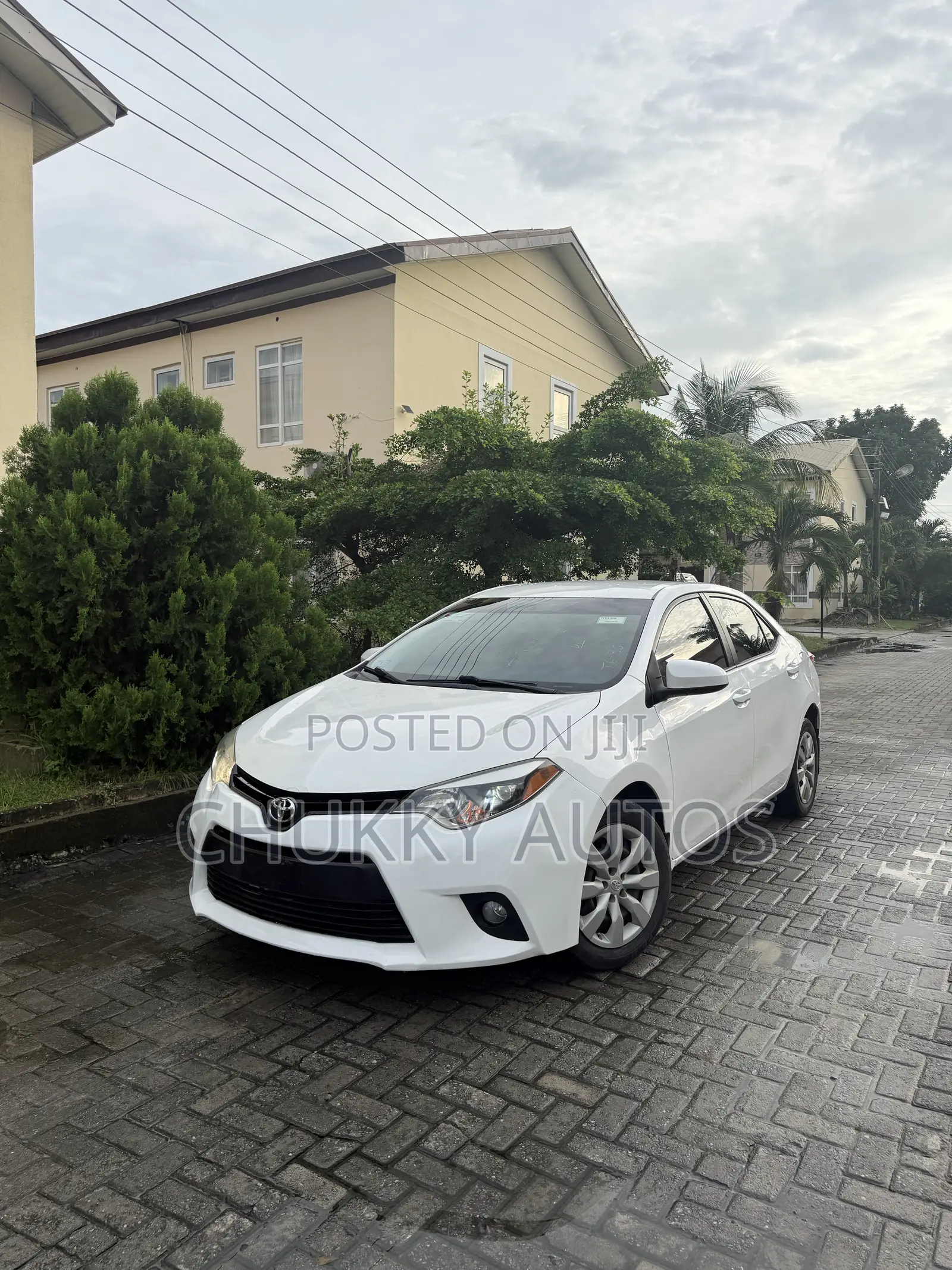 Toyota Corolla LE Premium 4dr Sedan (1.8L 4cyl CVT) 2014 White