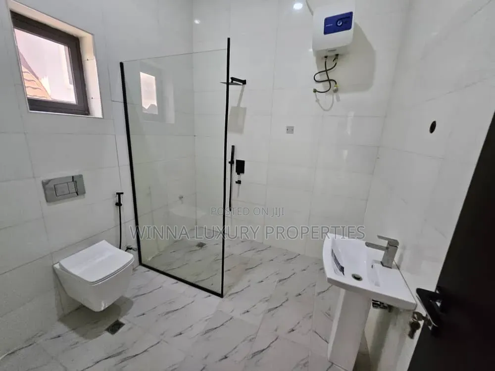 8bdrm Penthouse in Efab Metropolis, Gwarinpa for sale
