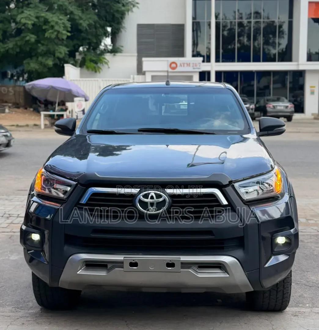 Toyota Hilux 2021 Black