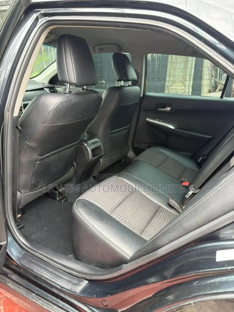 Toyota Camry SE 4dr Sedan (2.5L 4cyl 6A) 2012