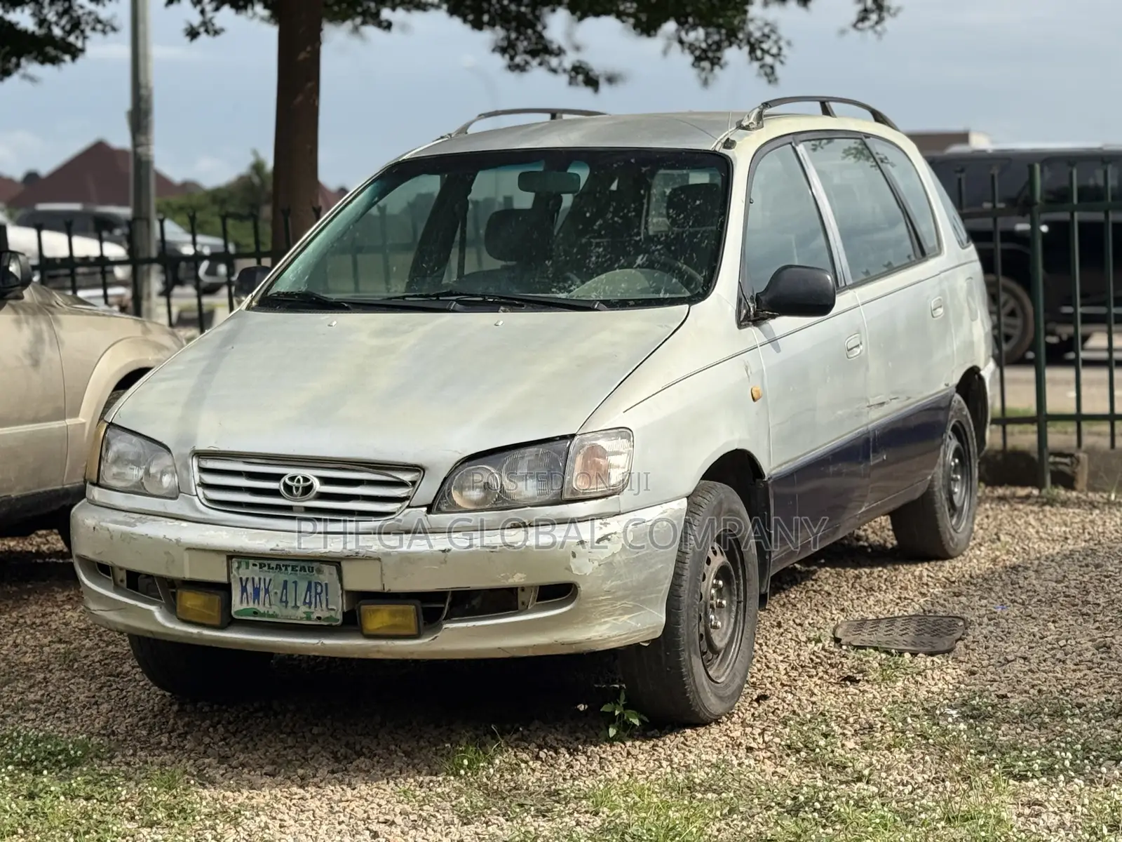Toyota Picnic 2000 Silver
