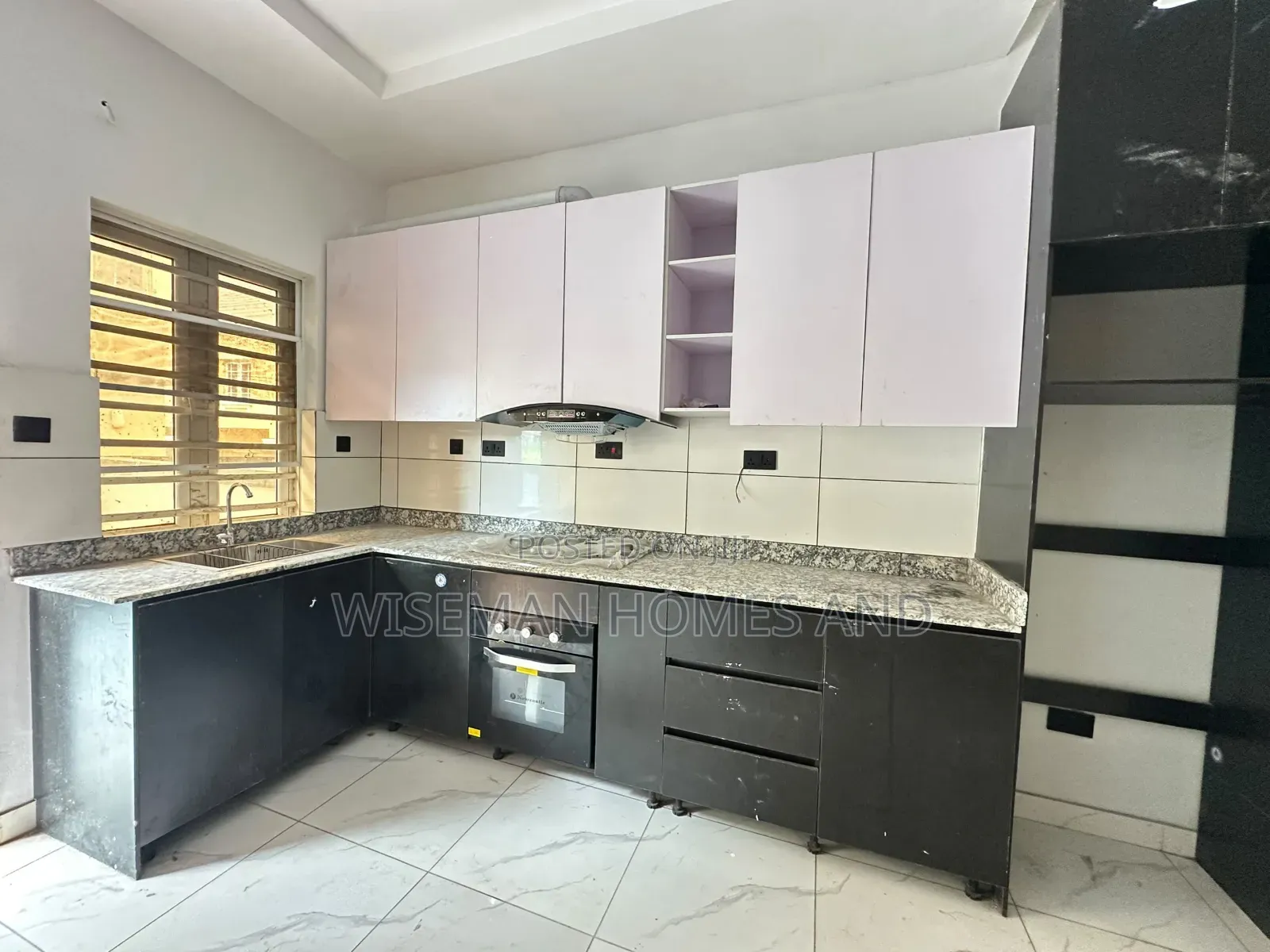 2bdrm Duplex in Sky Mall Axis for rent