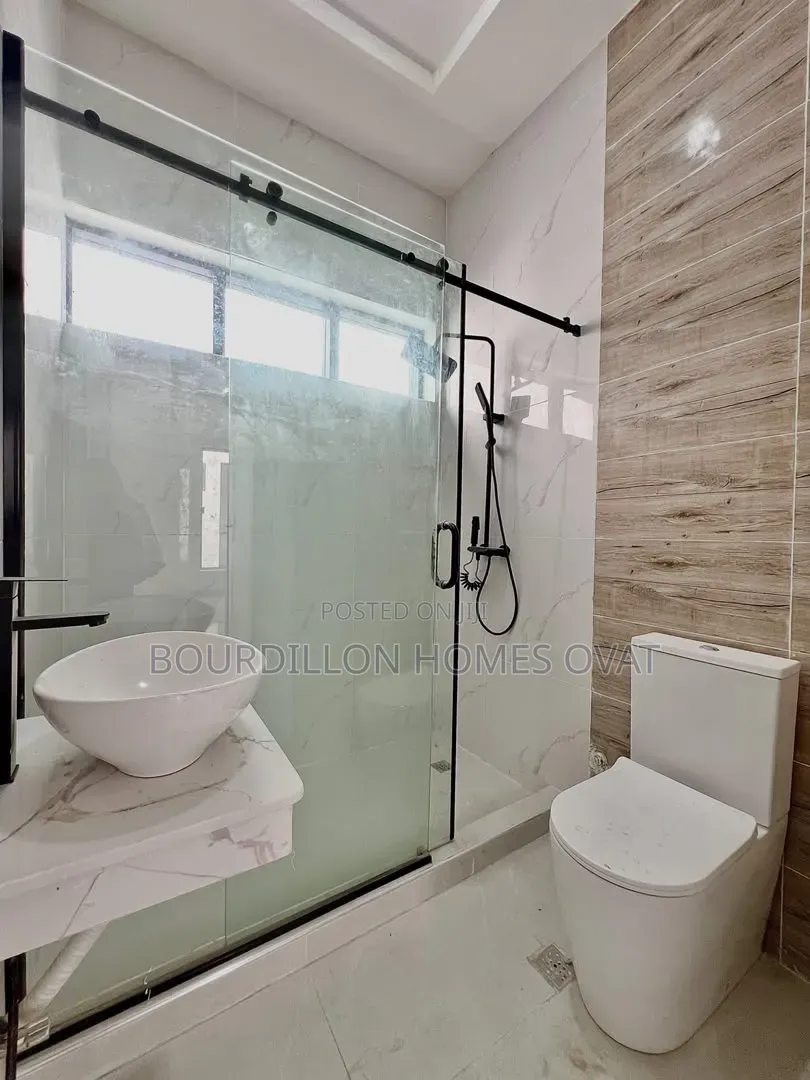 4bdrm Duplex in Chevron Toll Gate for sale