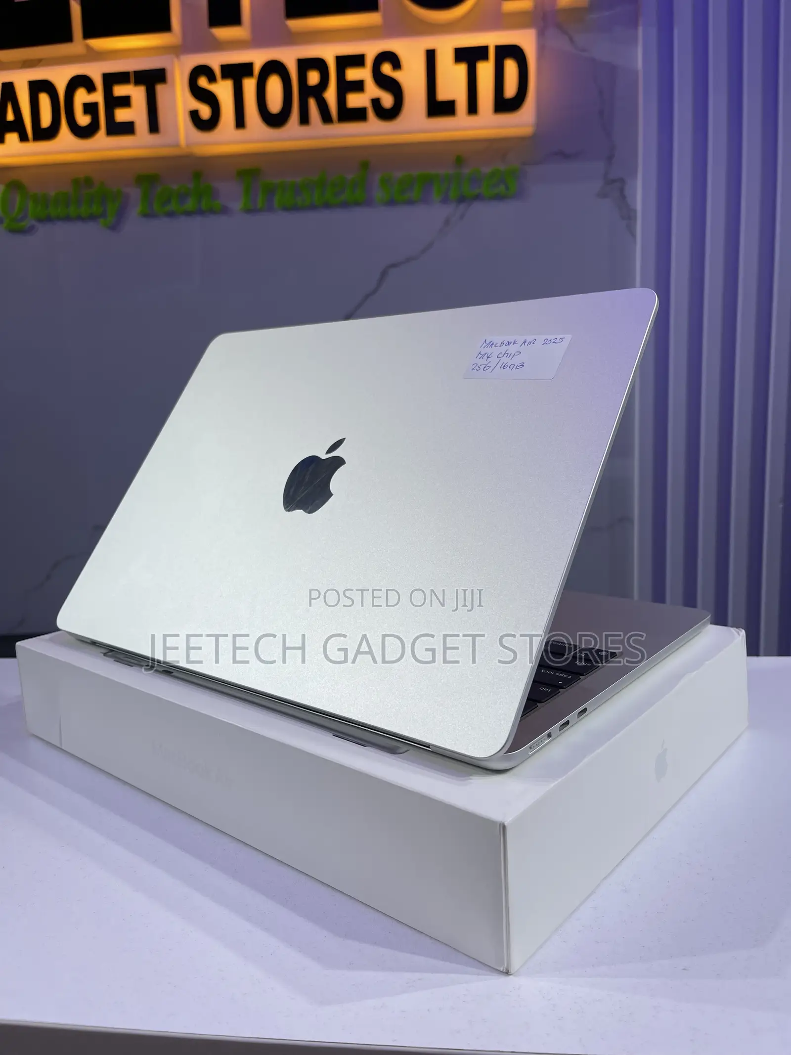 Laptop Apple MacBook Air 2022 M2 8GB Apple M2 SSD 256GB