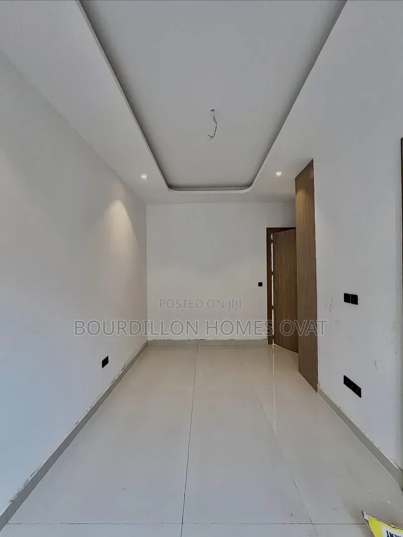 2bdrm Apartment in Lekki Phase 1 for sale