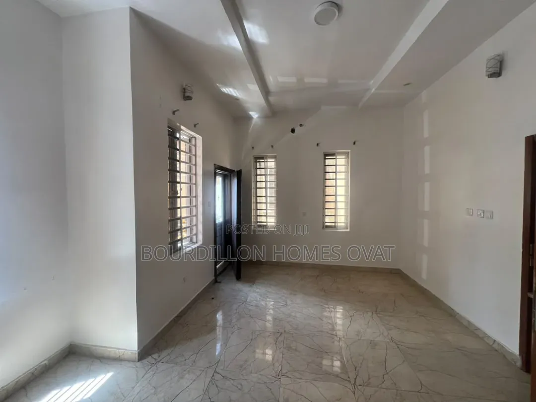 4bdrm Duplex in Chevron Alternative for sale