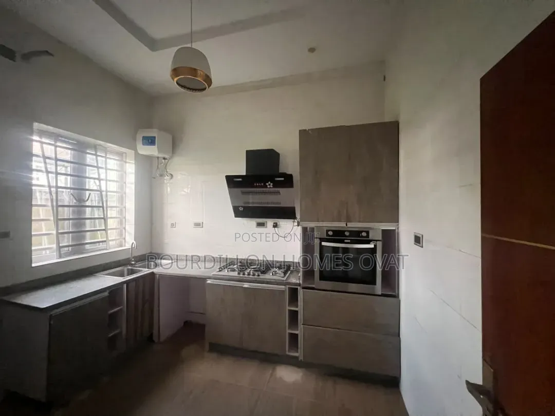 4bdrm Duplex in Chevron Alternative for sale