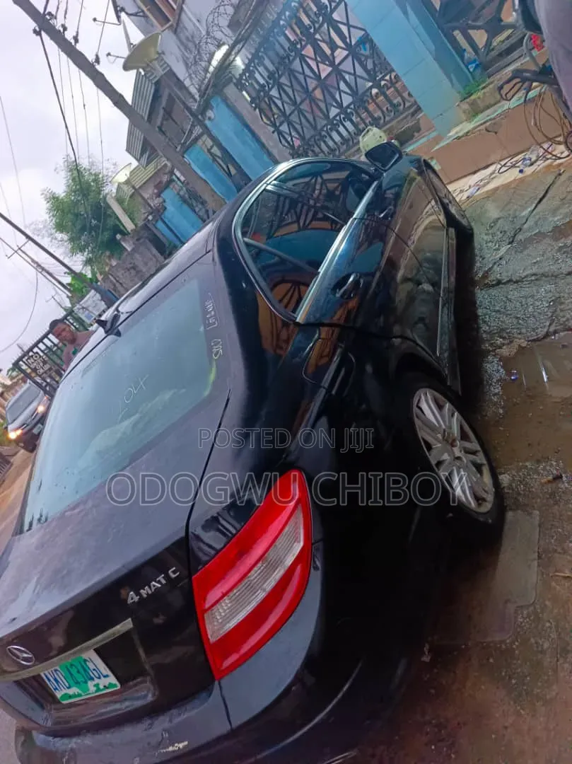 Mercedes-Benz C300 2009 Black