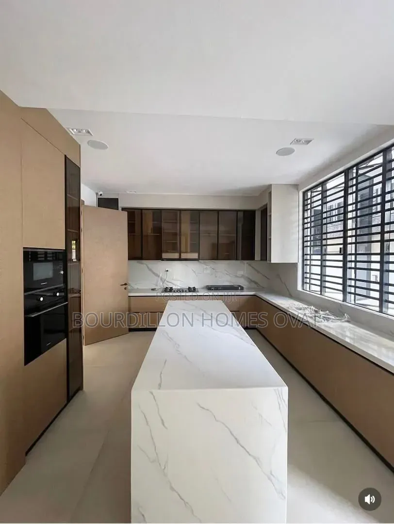 5bdrm Duplex in Lekki Phase 1 for sale