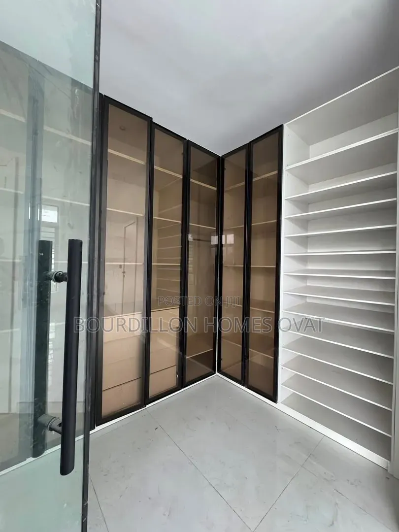4bdrm Duplex in Ikota Villa Estate for sale