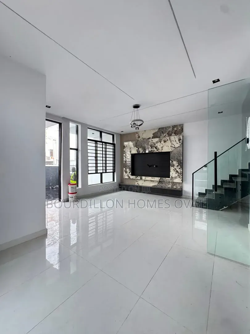 4bdrm Duplex in Ikota Villa Estate for sale