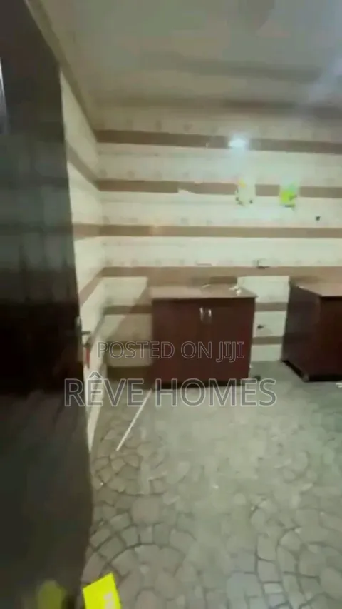 3bdrm Block of Flats in Phase 2 for rent