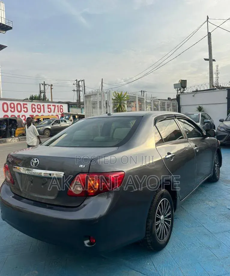 Toyota Corolla 2009 Gray