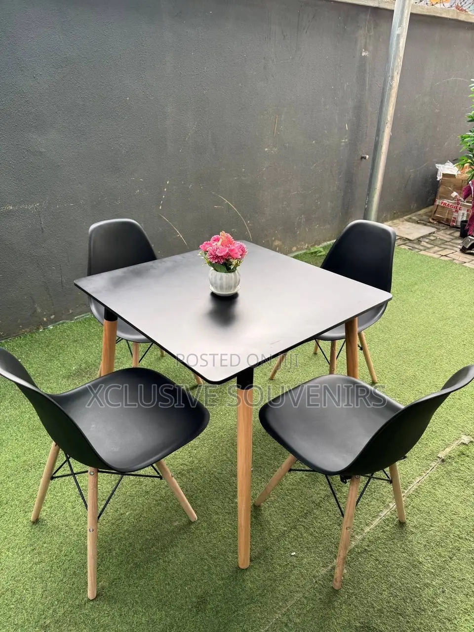 4 Sitter Modern Square/Round Dinning Set in Color White and Black