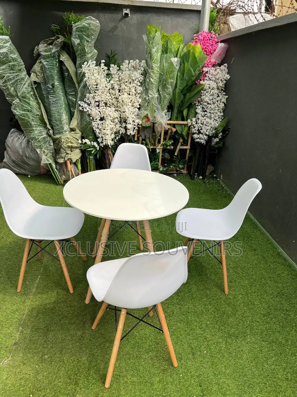 4 Sitter Modern Square/Round Dinning Set in Color White and Black