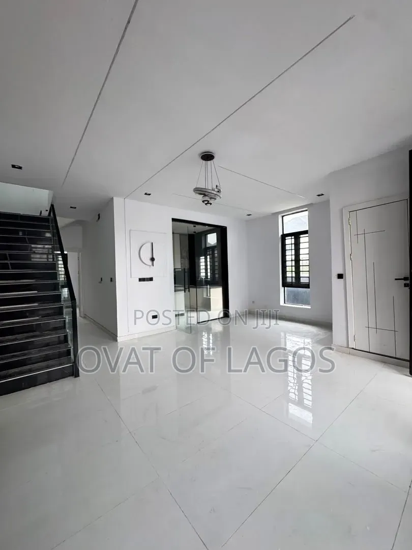 4bdrm Duplex in Ikota Villa for sale