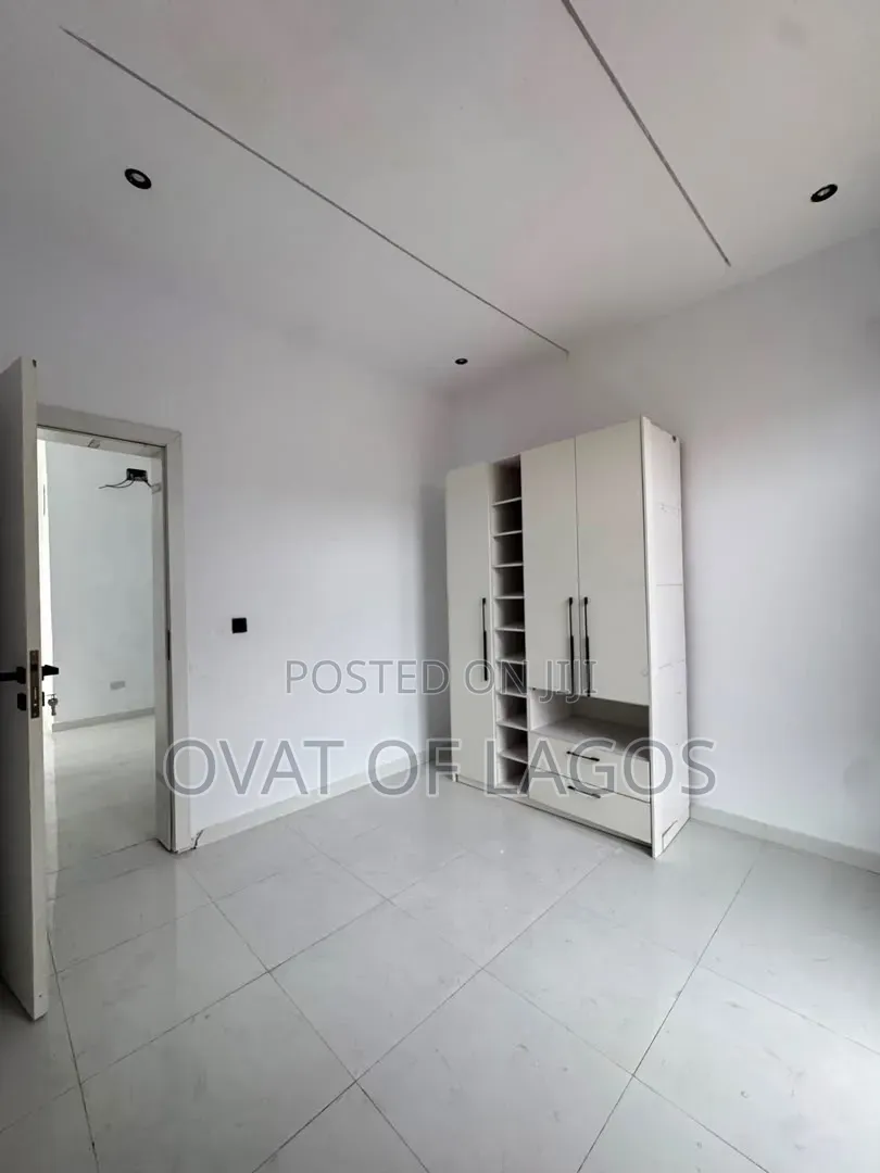 4bdrm Duplex in Ikota Villa for sale
