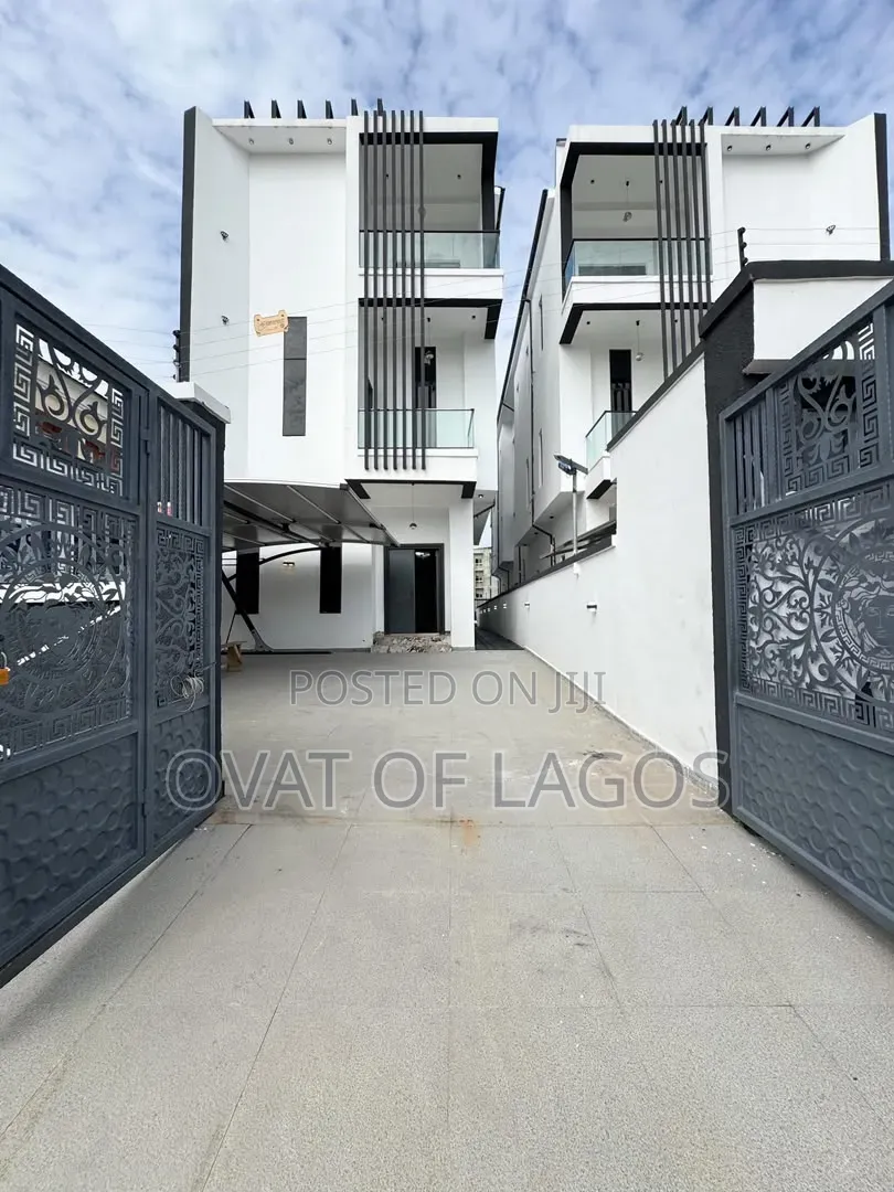 5bdrm Duplex in Ikta, Ikota for sale