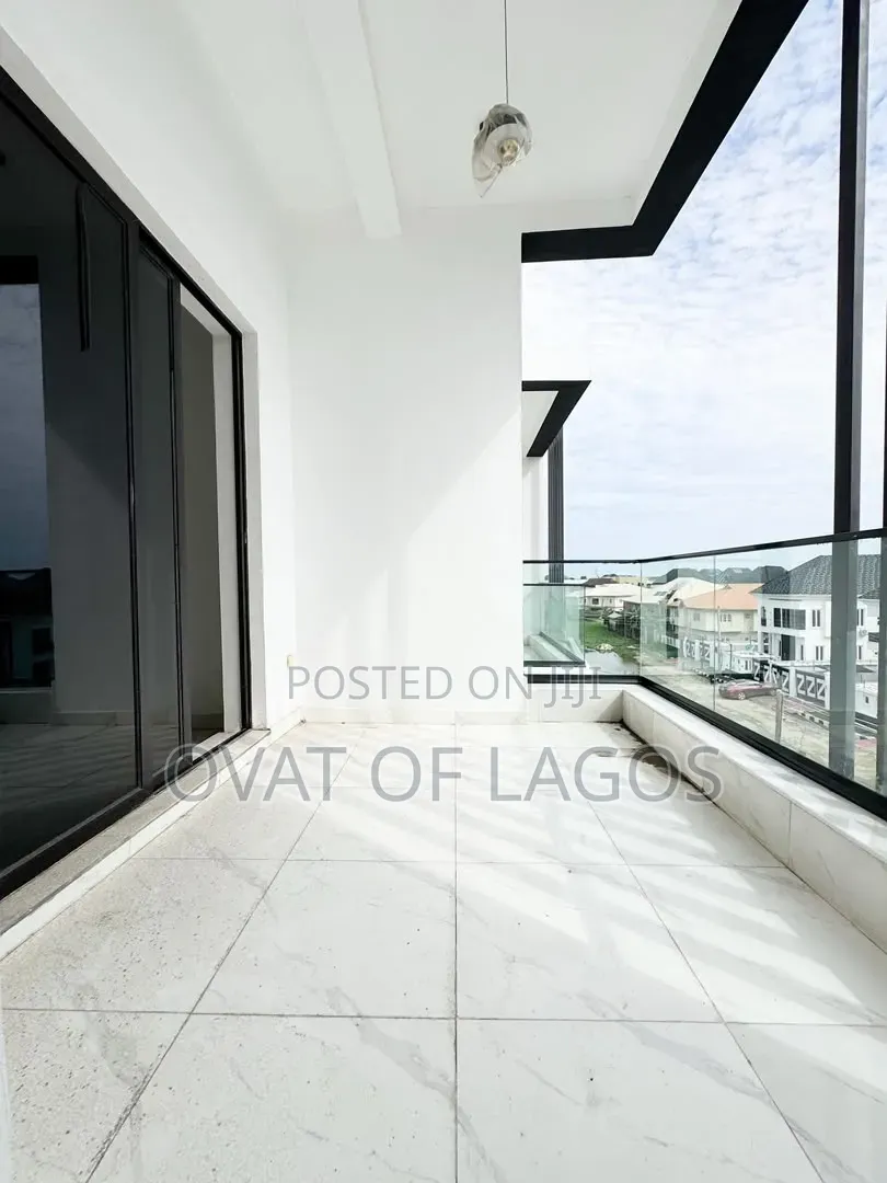 5bdrm Duplex in Ikta, Ikota for sale
