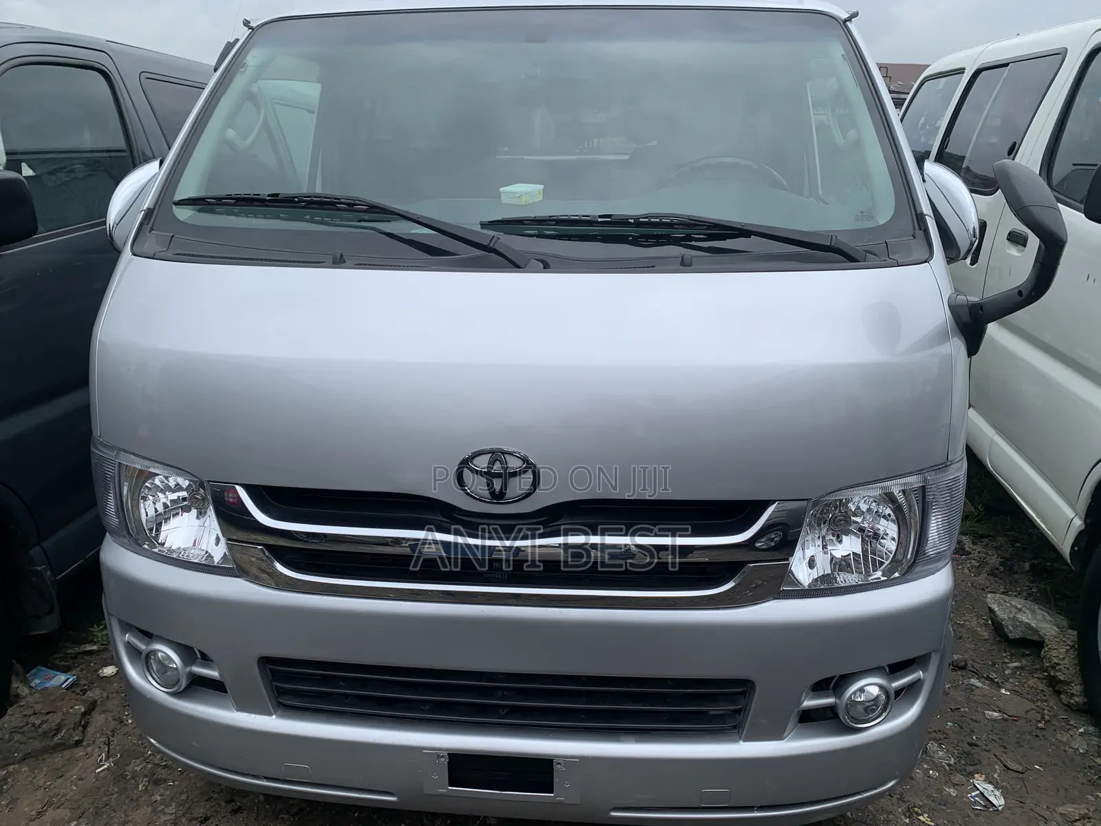 Toyota HiAce 2016 Silver
