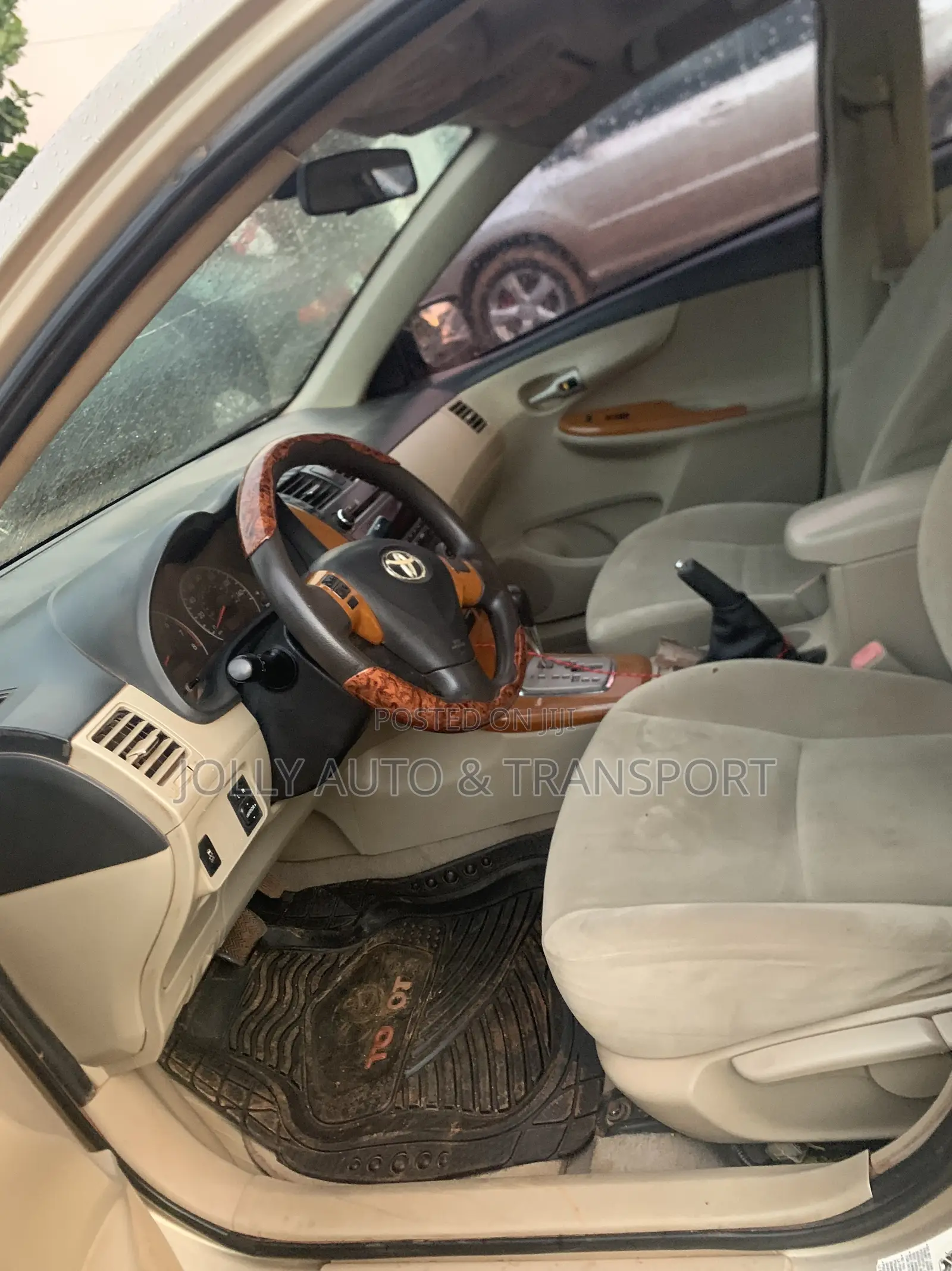 Toyota Corolla LE 4dr Sedan (1.8L 4cyl 4A) 2012 Gold