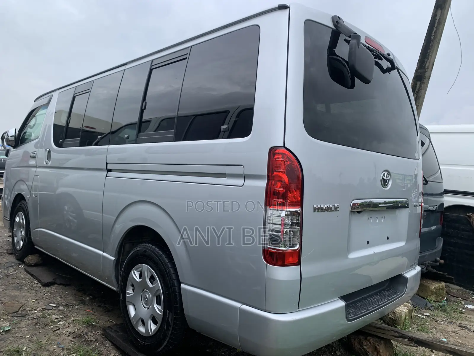Toyota HiAce 2016 Silver