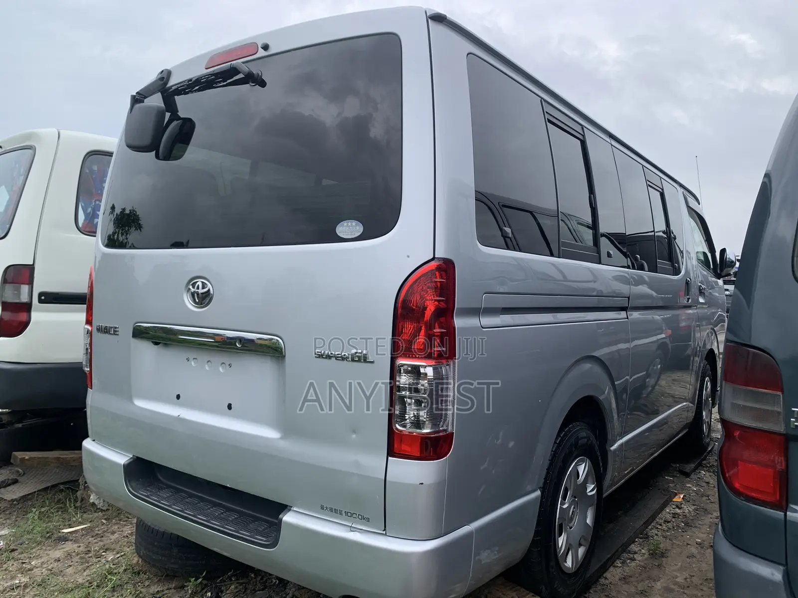 Toyota HiAce 2016 Silver