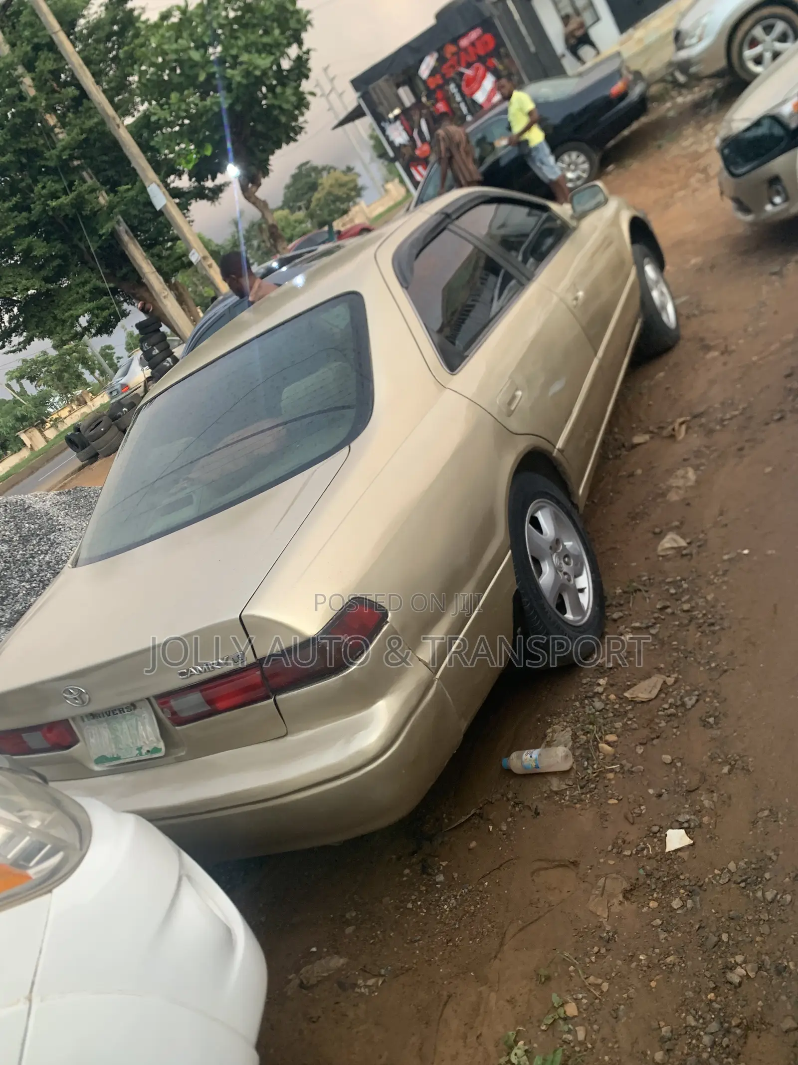 Toyota Camry LE 4dr Sedan (2.4L 4cyl 5M) 2002 Gold