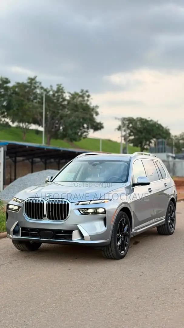BMW X7 xDrive40i Sports Activity Vehicle 2025 Gray