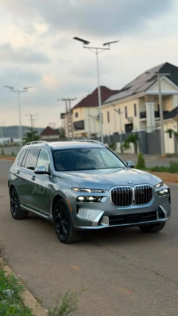 BMW X7 xDrive40i Sports Activity Vehicle 2025 Gray