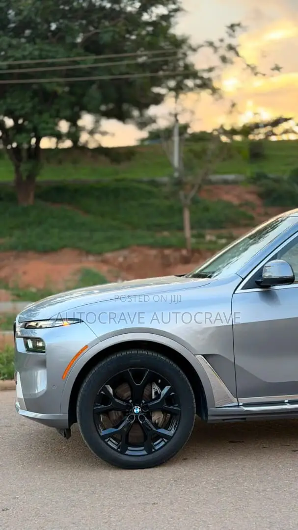BMW X7 xDrive40i Sports Activity Vehicle 2025 Gray
