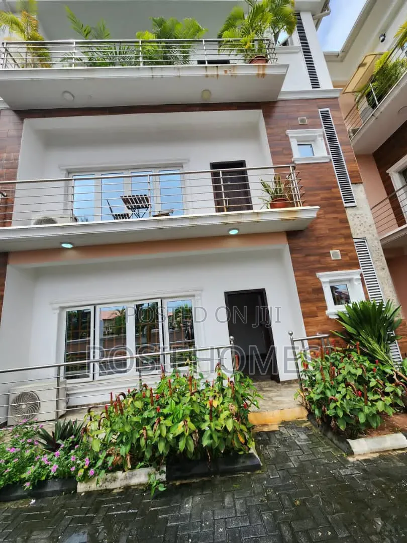 3bdrm Block of Flats in Parkview Estate for rent