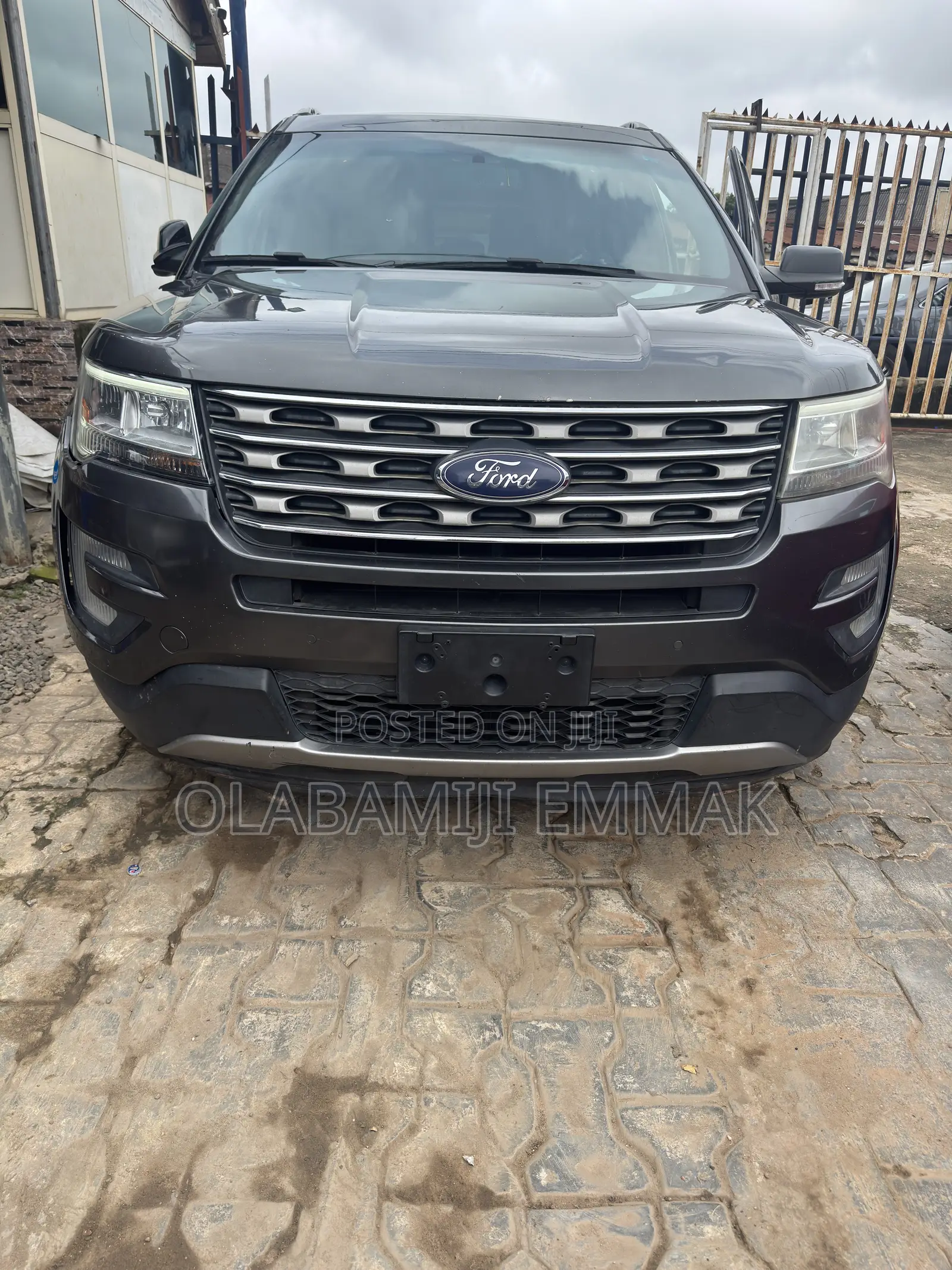 Ford Explorer XLT 4dr SUV AWD (3.5L 6cyl 6A) 2016 Gray